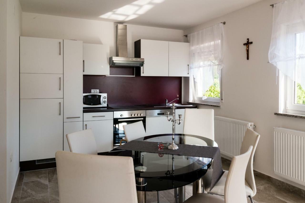 Ferienhaus Bucic บูเย ภายนอก รูปภาพ