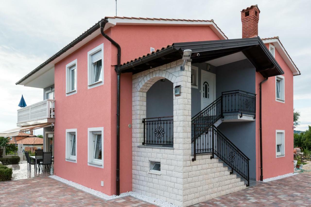 Ferienhaus Bucic บูเย ภายนอก รูปภาพ