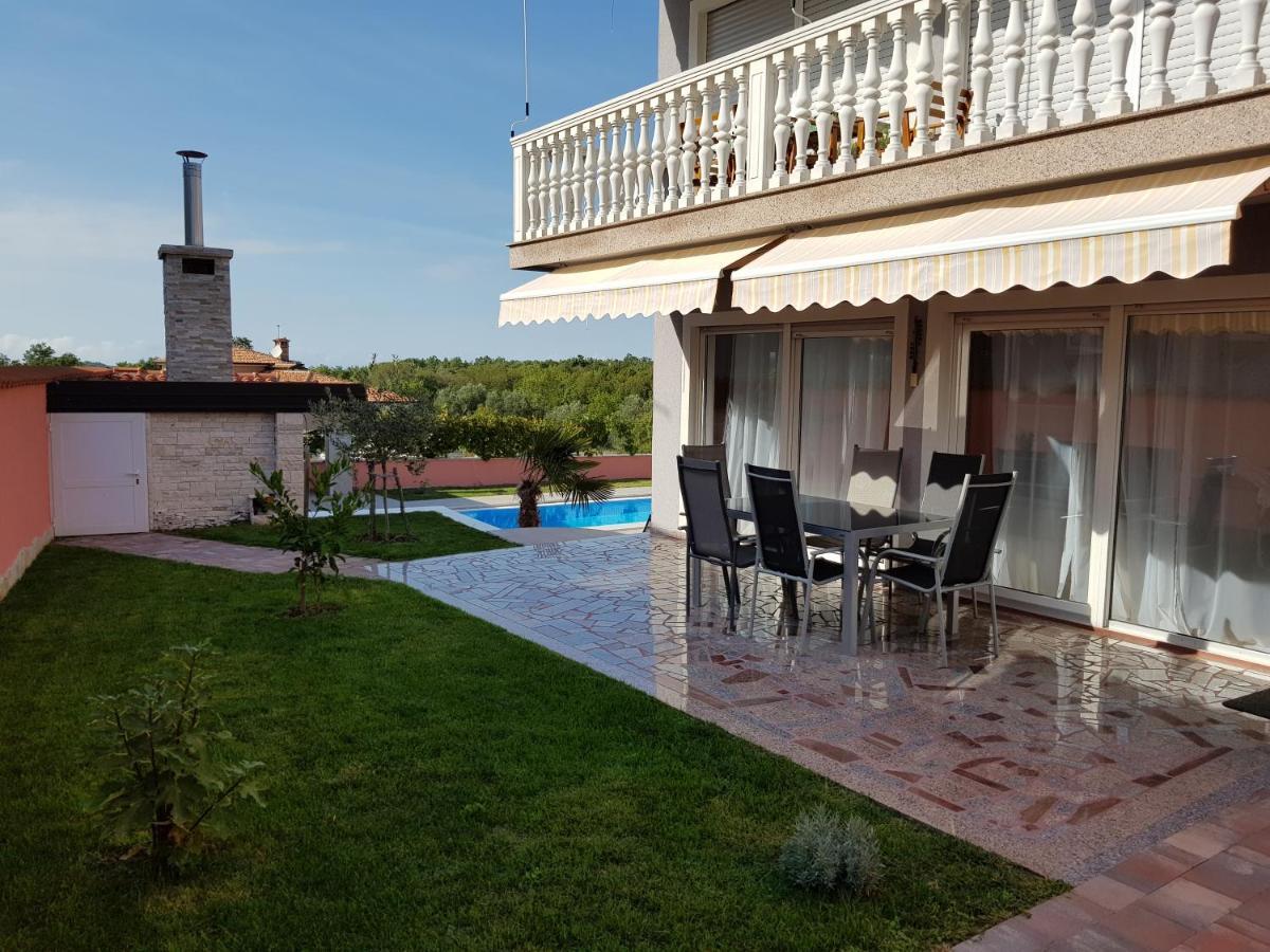 Ferienhaus Bucic บูเย ภายนอก รูปภาพ