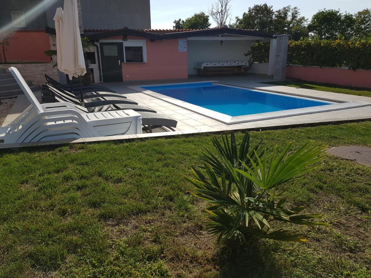 Ferienhaus Bucic บูเย ภายนอก รูปภาพ