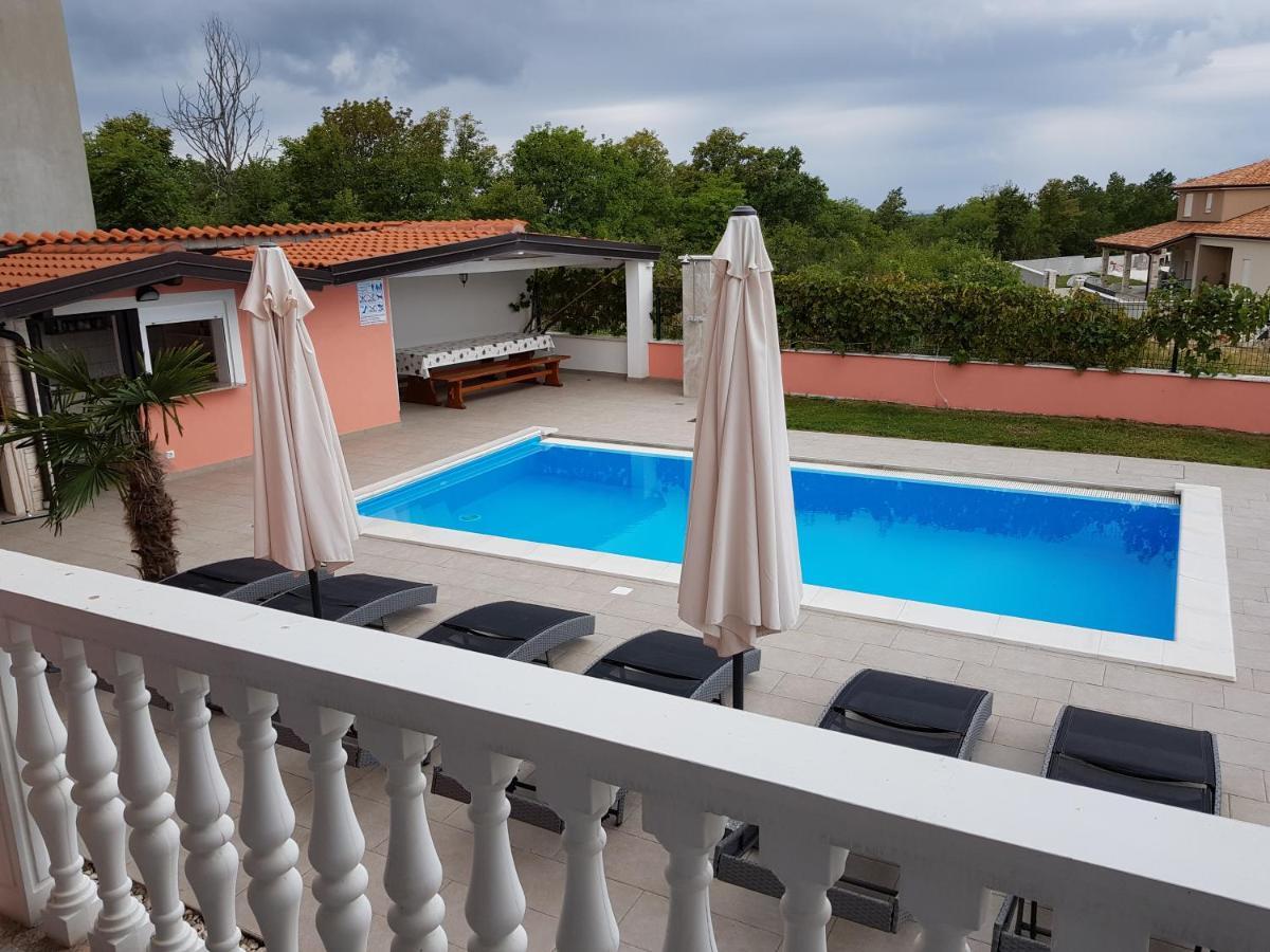 Ferienhaus Bucic บูเย ภายนอก รูปภาพ